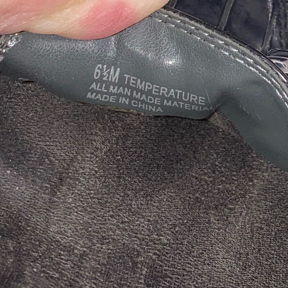 AEROSOLES Black Crocodile Pattern Loafers - Picture 4 of 6